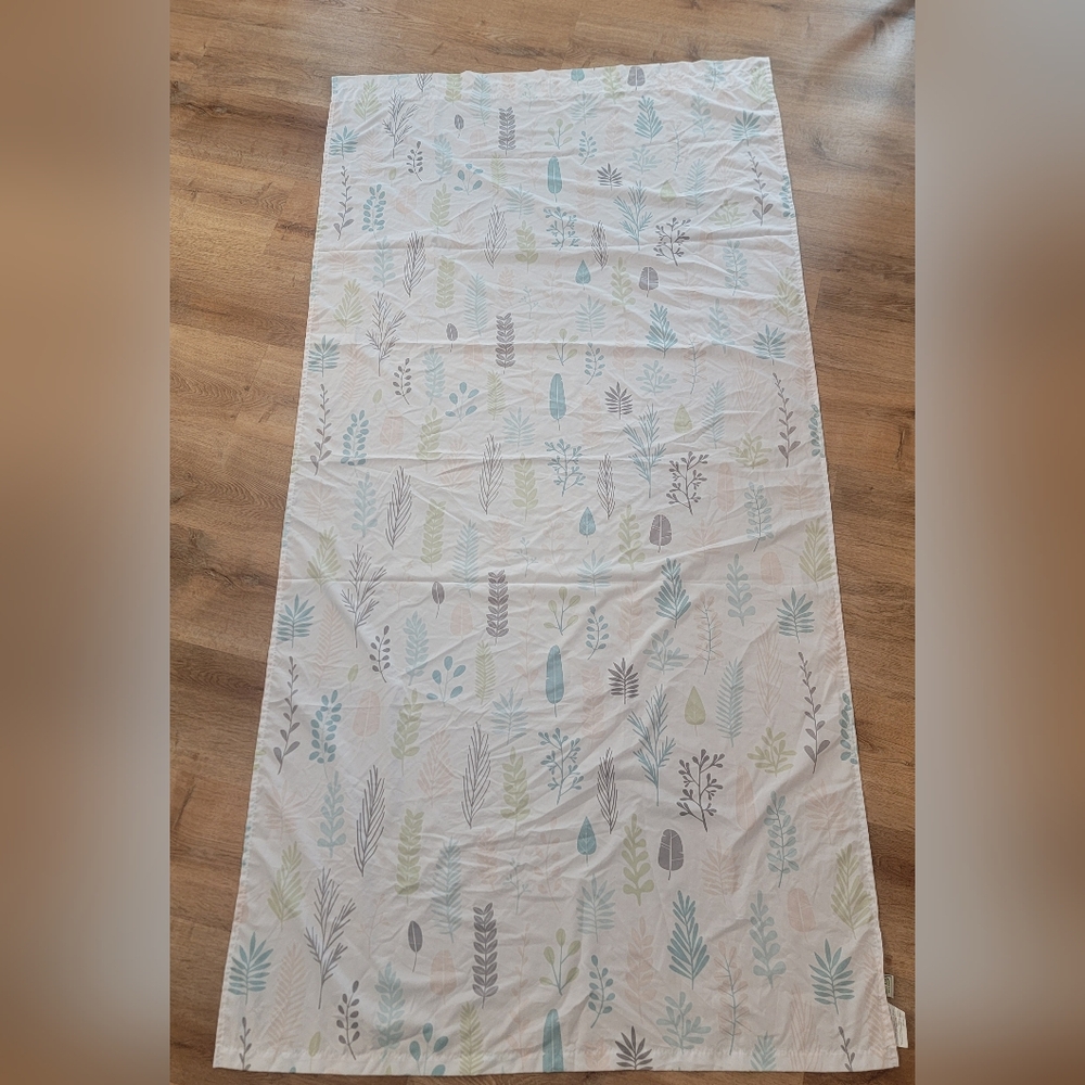 Lightweight Leaf Pattern Curtain. 2 Pocket Panels